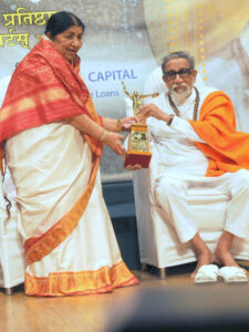 cropped-Bal_Thackeray_and_Lata_Mangeshkar_at_70th_Master_Dinanath_Mangeshkar_Awards_6-1.jpg